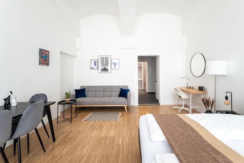 Neat Studio Steps To Center By Hm Viena Exterior foto